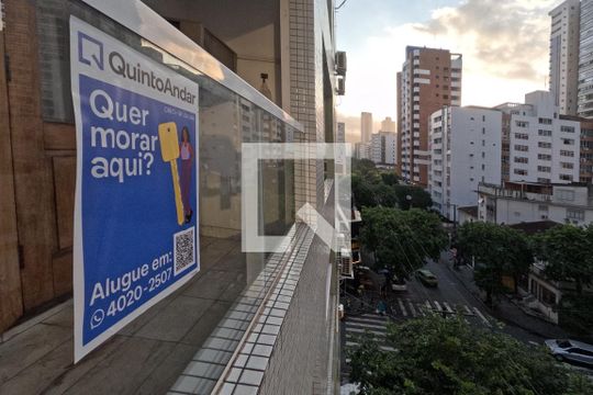 Plaquinha Quintoandar instalada de apartamento para alugar com 4 quartos, 149m² em Gonzaga, Santos