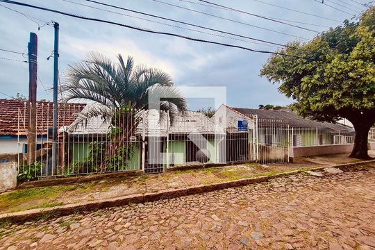 Fachada de casa para alugar com 2 quartos, 70m² em Jardim Carvalho, Porto Alegre