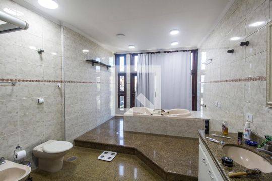 Banheiro da Suíte 1 de casa de condomínio à venda com 4 quartos, 435m² em Alphaville, Santana de Parnaíba