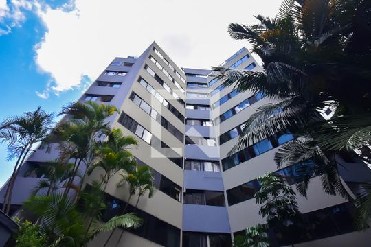 Fachada de apartamento para alugar com 3 quartos, 75m² em Jardim Parque Morumbi, São Paulo