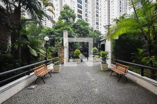 Entrada de apartamento para alugar com 3 quartos, 75m² em Jardim Parque Morumbi, São Paulo
