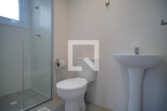 Banheiro de apartamento para alugar com 2 quartos, 58m² em Pátria Nova, Novo Hamburgo