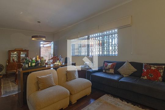 Casa à venda com 3 quartos, 325m² em Vila Santo Estefano, São Paulo