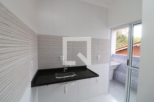 Cozinha de apartamento para alugar com 2 quartos, 46m² em Vila Carrão, São Paulo