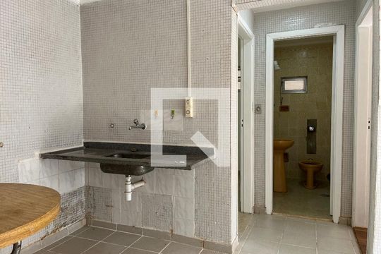 Edícula/Cozinha de casa para alugar com 5 quartos, 430m² em Vila Romana, São Paulo
