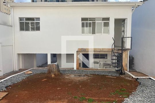 Quintal de casa para alugar com 5 quartos, 430m² em Vila Romana, São Paulo