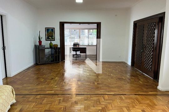Casa para alugar com 5 quartos, 430m² em Vila Romana, São Paulo