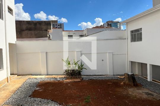 Quintal de casa para alugar com 5 quartos, 430m² em Vila Romana, São Paulo