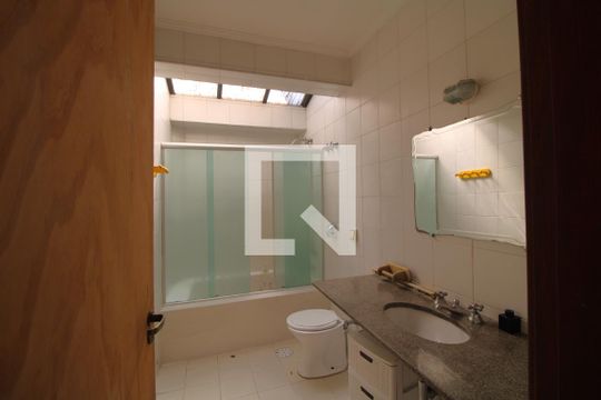 Banheiro da suíte 2 de casa à venda com 3 quartos, 180m² em Planalto Paulista, São Paulo
