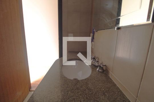 Pia banheiro comum de casa à venda com 3 quartos, 180m² em Planalto Paulista, São Paulo