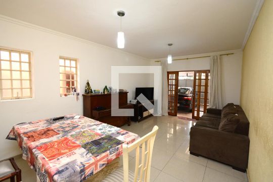 Sala de casa à venda com 5 quartos, 300m² em Vila Arriete, São Paulo