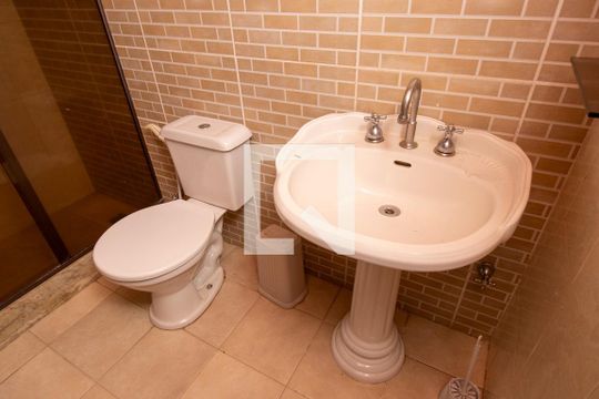 Banheiro de casa de condomínio à venda com 3 quartos, 100m² em Anil, Rio de Janeiro