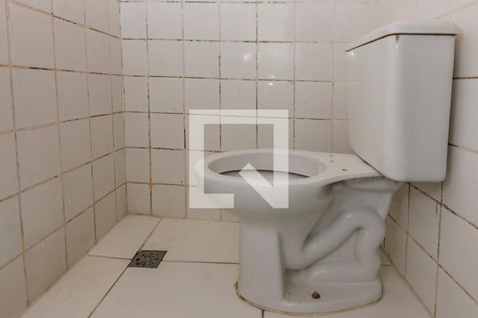 Banheiro de kitnet/studio para alugar com 1 quarto, 24m² em Alto dos Pinheiros, Belo Horizonte