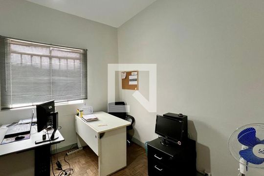 quarto 2 de casa à venda com 4 quartos, 350m² em Floresta, Belo Horizonte