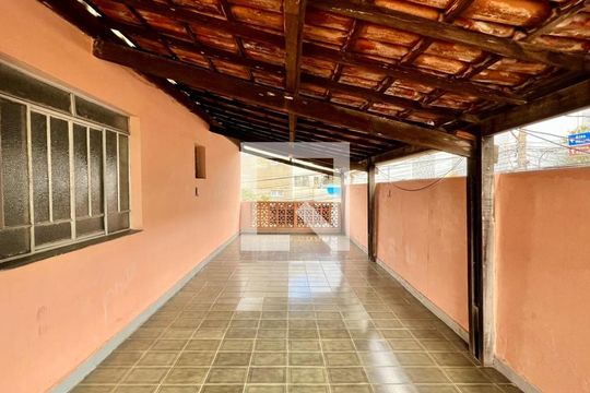 Área comum de casa à venda com 4 quartos, 350m² em Floresta, Belo Horizonte