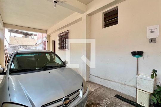 Garagem de casa à venda com 4 quartos, 350m² em Floresta, Belo Horizonte