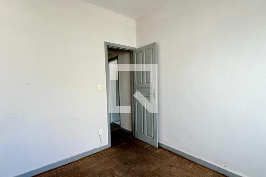 quarto 1 de casa à venda com 4 quartos, 350m² em Floresta, Belo Horizonte