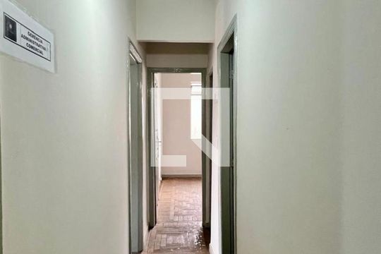 Corredor  de casa à venda com 4 quartos, 350m² em Floresta, Belo Horizonte