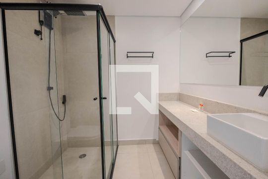 Banheiro de kitnet/studio para alugar com 1 quarto, 29m² em Bela Vista, São Paulo