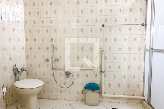 Banheiro de casa de condomínio à venda com 1 quarto, 45m² em Copacabana, Rio de Janeiro
