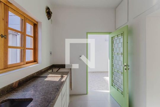 Cozinha de casa para alugar com 3 quartos, 320m² em Vila Monumento, São Paulo