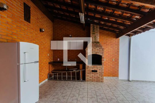 Área de Serviço de casa para alugar com 3 quartos, 320m² em Vila Monumento, São Paulo