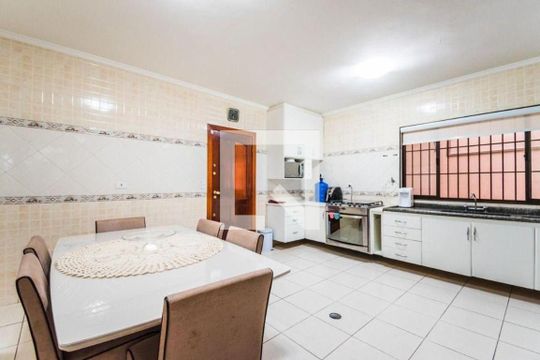 Casa à venda com 4 quartos, 280m² em Praça da Árvore, São Paulo