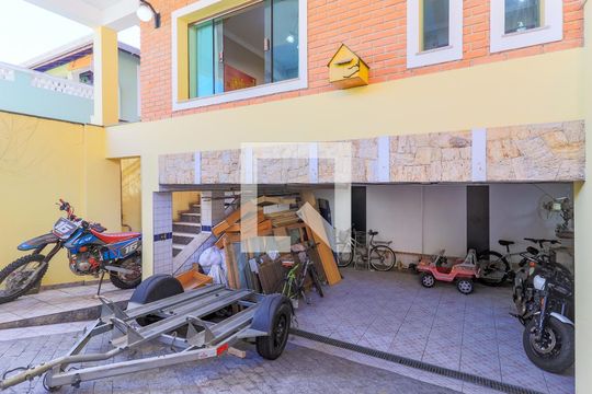 Garagem de casa para alugar com 3 quartos, 160m² em Jardim São Luís, São Paulo
