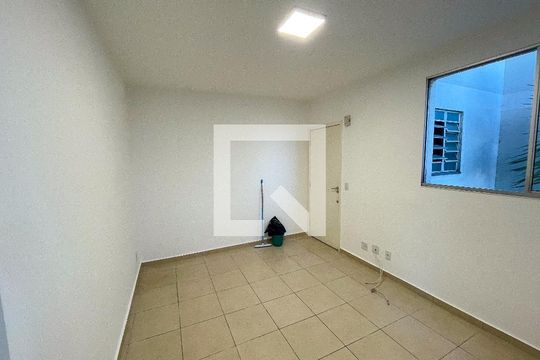 Sala de apartamento à venda com 2 quartos, 47m² em Califórnia, Belo Horizonte