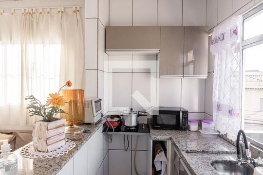 Cozinha de casa para alugar com 1 quarto, 50m² em Jardim de Lorenzo, São Paulo