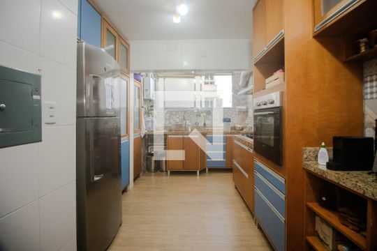 Cozinha de apartamento à venda com 4 quartos, 144m² em Petrópolis, Porto Alegre