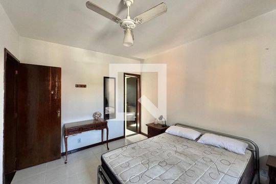 Suíte de casa de condomínio à venda com 4 quartos, 182m² em Vargem Pequena, Rio de Janeiro