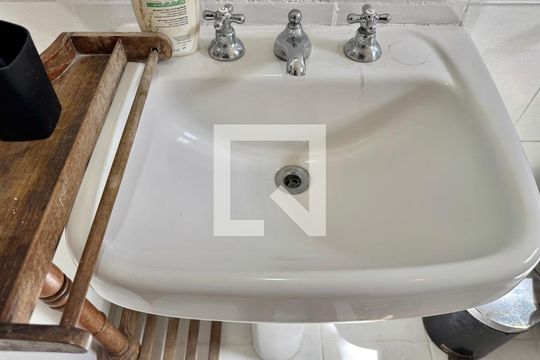 Suíte - Banheiro de casa de condomínio à venda com 4 quartos, 182m² em Vargem Pequena, Rio de Janeiro