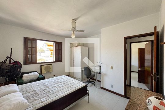 Suíte de casa de condomínio à venda com 4 quartos, 182m² em Vargem Pequena, Rio de Janeiro