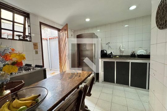 Cozinha de casa de condomínio à venda com 4 quartos, 182m² em Vargem Pequena, Rio de Janeiro