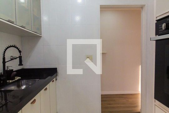 Cozinha de apartamento para alugar com 2 quartos, 50m² em Vila Carmosina, São Paulo