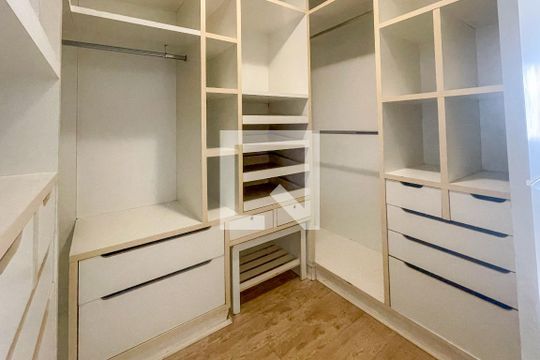 Closet de apartamento à venda com 3 quartos, 160m² em Pinheiros, São Paulo