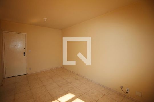 Sala de apartamento para alugar com 3 quartos, 115m² em Olaria, Rio de Janeiro