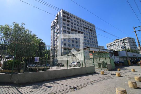 Fachada do Prédio de apartamento para alugar com 3 quartos, 115m² em Olaria, Rio de Janeiro