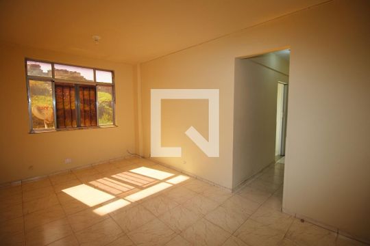 Sala de apartamento para alugar com 3 quartos, 115m² em Olaria, Rio de Janeiro