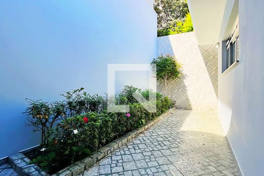 Área externa de casa à venda com 3 quartos, 195m² em Jardim Tabatinga, Guarulhos