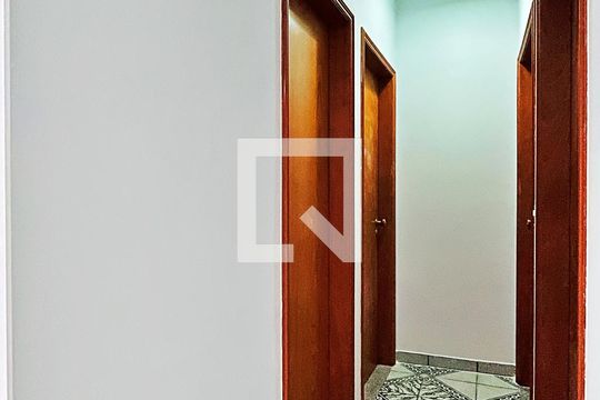 Corredor dos Dormitórios de casa à venda com 3 quartos, 195m² em Jardim Tabatinga, Guarulhos