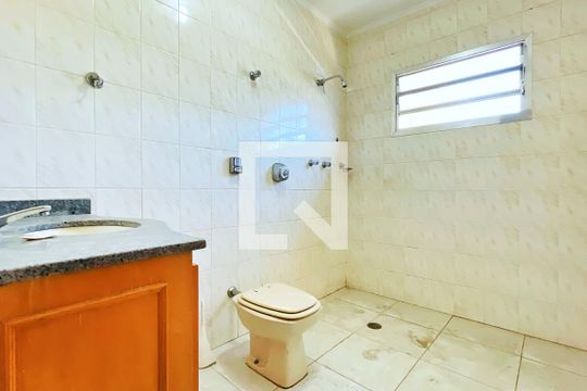 Banheiro da Suíte de casa à venda com 3 quartos, 195m² em Jardim Tabatinga, Guarulhos