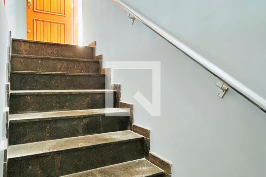 Entrada de casa à venda com 3 quartos, 195m² em Jardim Tabatinga, Guarulhos