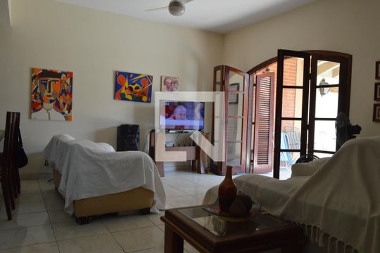 Sala de casa de condomínio à venda com 5 quartos, 370m² em Taquara, Rio de Janeiro