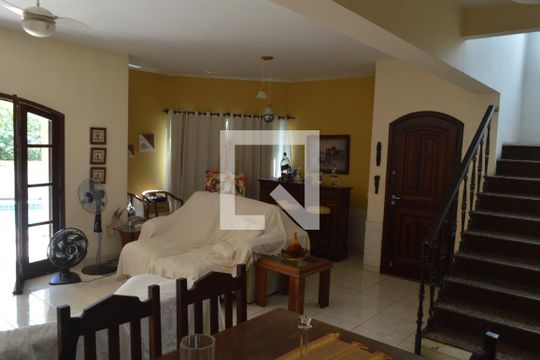 Sala de casa de condomínio à venda com 5 quartos, 370m² em Taquara, Rio de Janeiro