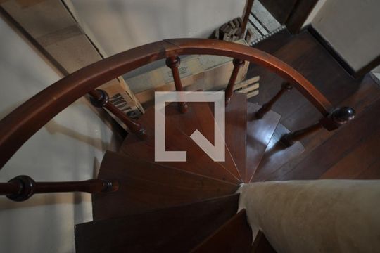 Escada de casa à venda com 3 quartos, 458m² em Tucuruvi, São Paulo