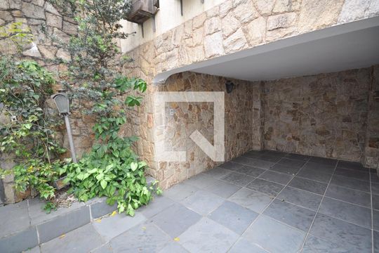 Garagem de casa à venda com 3 quartos, 458m² em Tucuruvi, São Paulo