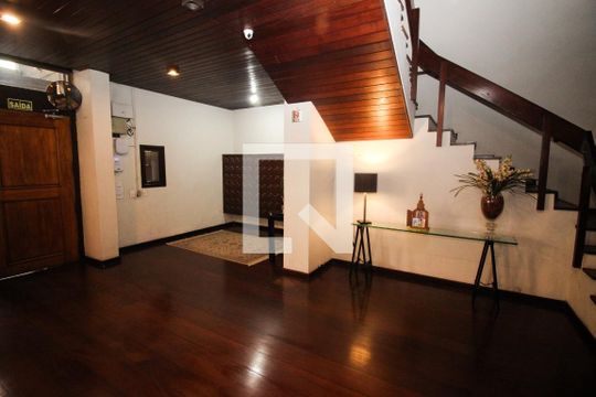 Hall de entrada de apartamento à venda com 1 quarto, 54m² em Centro Histórico, Porto Alegre