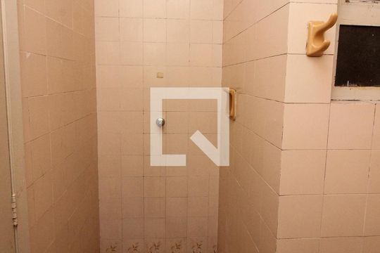 Banheiro de apartamento à venda com 1 quarto, 33m² em Centro Histórico, Porto Alegre